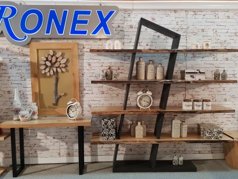 Biblioteca din lemn masiv: cum alegi modelul potrivit pentru orice living 14 Biblioteci din lemn masiv de stejar in stil industrial cu structura metalica