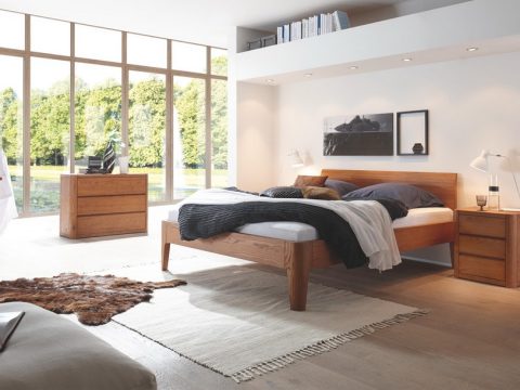 Dormitor din lemn masiv: set complet sau piese separate? (pat, noptiere, dulap)
