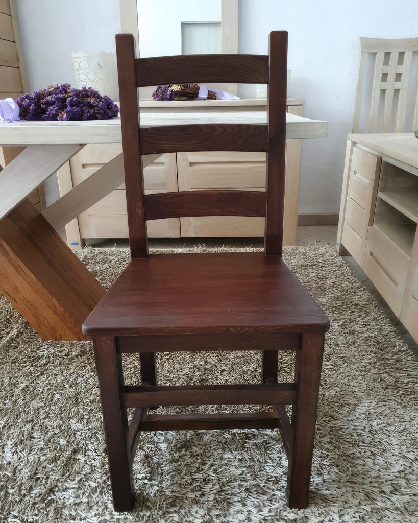 Scaune din lemn masiv pentru dining și bucătărie – ghid de alegere, stiluri și întreținere