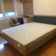 Patul din lemn masiv 160x200cm: o alegere durabilă pentru un dormitor de excepție