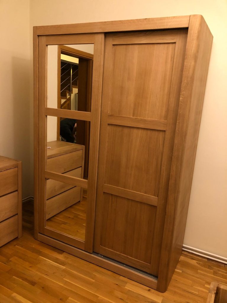 Dulap lemn masiv cu 3 uși – dimensiuni, compartimentare și recomandări 8 Dulap lemn masiv cu 3 uși – dimensiuni, compartimentare și recomandări