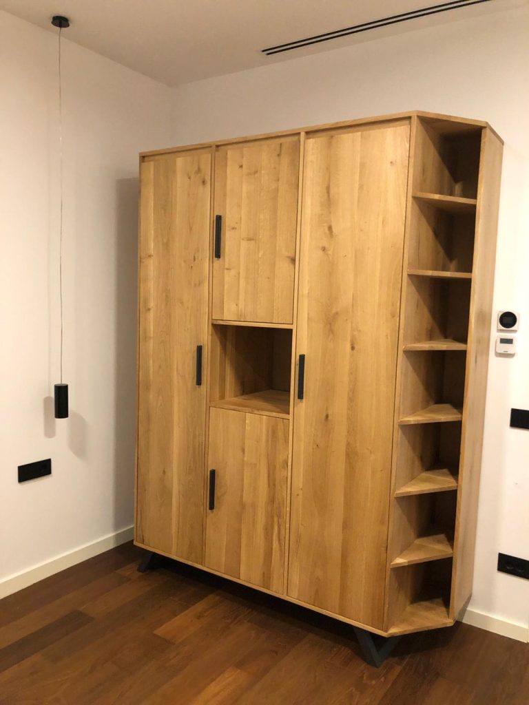 Dulap lemn masiv cu 3 uși – dimensiuni, compartimentare și recomandări 9 Dulap lemn masiv cu 3 uși – dimensiuni, compartimentare și recomandări