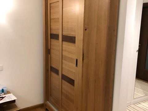 Dulap lemn masiv: 9 alegeri care îți fac viața mai ușoară (interior, uși, iluminare) 14 Dulap lemn masiv: 9 alegeri care îți fac viața mai ușoară (interior, uși, iluminare)